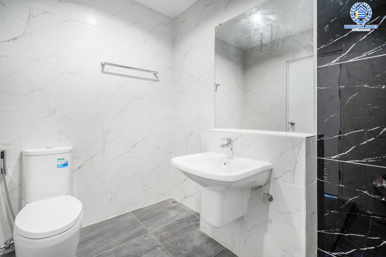 บ้านมือสองตกแต่งใหม่ ม.ศุภาลัย ออร์คิดปาร์ค2 ปิ่นเกล้า-ใกล้ถ.กาญจนาภิเษก หลังมุม ดีไซน์หรูหรา เนื้อที่ 58.9 ตร.ว. ฟังก์ชัน 3 ห้องนอน 4 ห้องน้ำ 1 ห้องแม่บ้าน จอดรถได้ 2 คัน บนทำเลเดินทางสะดวก เชื่อมต่อหลายเส้นทาง และเดอะมอลล์บางแค ทางด่วน "กาญจนาภิเษก" และรถไฟฟ้า "สถานีภาษีเจริญ"